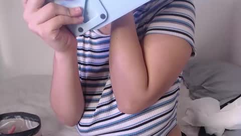 Snapshot of yungelitamor_ chatting on February 2025 05:05:02 AM ELITA online show from February 2025 05:05:02 AM