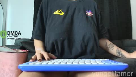 Snapshot of yungelitamor_ chatting on November 2025 05:18:02 AM ELITA online show from November 2025 05:18:02 AM