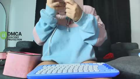 Snapshot of yungelitamor_ chatting on November 2025 04:45:01 AM ELITA online show from November 2025 04:45:01 AM