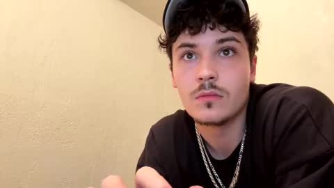 yungstudbev online show from October 2025 12:32:02 AM