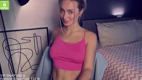 The Queen Bitch of the United Kingdom online show from December 2024 08:45:02 AM