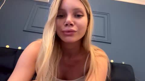 Snapshot of yvonna_ chatting on January 2025 02:55:01 PM yvonna_ online show from January 2025 02:55:01 PM
