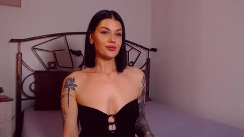 Snapshot of yvonneeverlee chatting on May 2026 07:53:02 PM I V Y online show from May 2026 07:53:02 PM