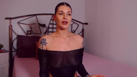 Snapshot of yvonneeverlee chatting on May 2026 07:52:02 PM I V Y online show from May 2026 07:52:02 PM