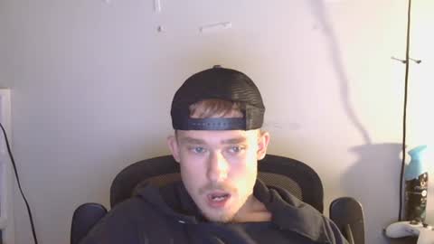 zachmcw25 online show from November 2025 09:09:02 AM