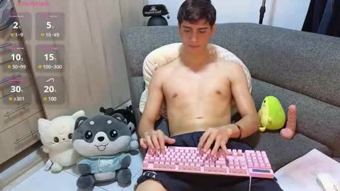 Snapshot of zackary_025 chatting on December 2024 01:03:01 AM Zack online show from December 2024 01:03:01 AM