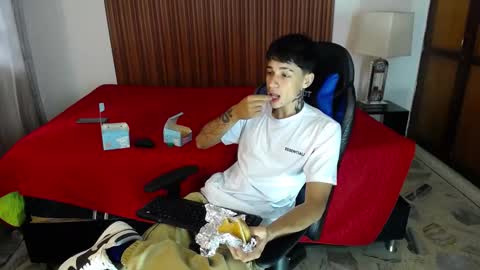 Snapshot of zacktk7 chatting on December 2024 05:03:01 PM zack online show from December 2024 05:03:01 PM