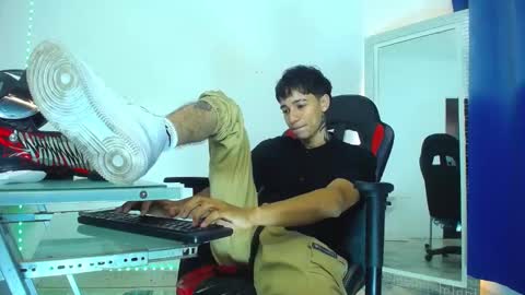 Snapshot of zacktk7 chatting on December 2024 02:19:01 AM zack online show from December 2024 02:19:01 AM