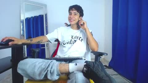 Snapshot of zacktk7 chatting on February 2025 02:02:01 PM zack online show from February 2025 02:02:01 PM