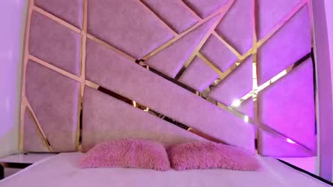 Claire  online show from November 2025 05:37:01 PM