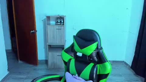 BiG Zafiro online show from April 2026 09:43:01 AM