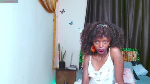 Snapshot of zara_lae chatting on December 2024 11:06:02 AM nicky online show from December 2024 11:06:02 AM