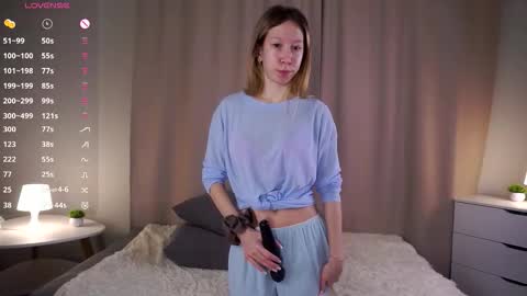 Snapshot of zara_shine chatting on November 2025 07:13:01 PM Criss online show from November 2025 07:13:01 PM