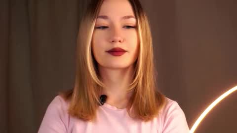 Snapshot of zara_shine chatting on November 2025 05:19:02 AM Criss online show from November 2025 05:19:02 AM