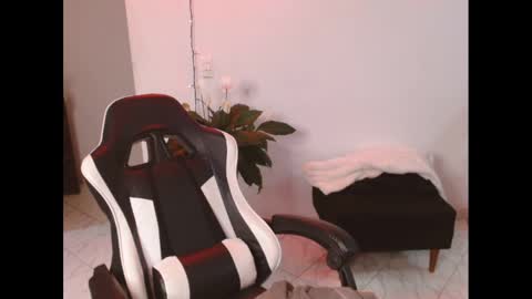 Snapshot of zarabby_skuirt chatting on December 2024 01:42:01 AM Zarabby online show from December 2024 01:42:01 AM