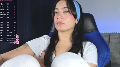 zaradames_ online show from February 2026 03:36:02 AM