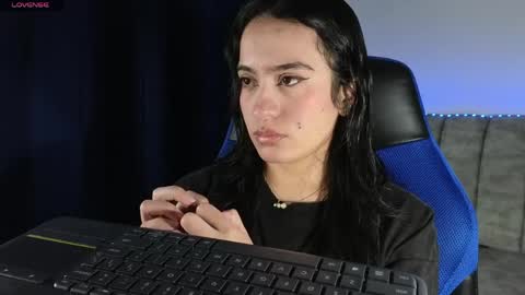 zaradames_ online show from April 2026 05:07:01 AM