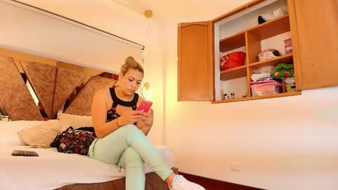 Zarah Andrews online show from October 2025 12:02:02 PM