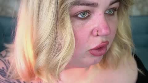 Lola online show from April 2026 07:54:01 PM