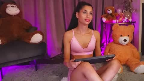 zariaavera online show from May 2026 11:56:01 PM