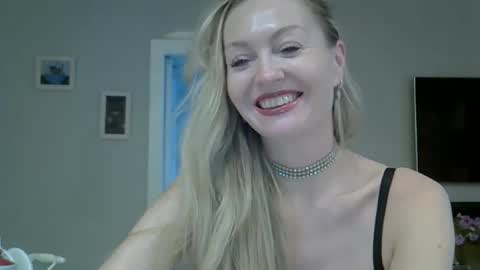 Zarina Swift online show from September 2025 12:10:01 PM
