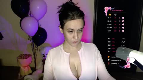 Lina online show from November 2025 07:57:01 PM