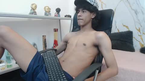 Snapshot of zayn_fox32 chatting on April 2026 07:27:02 PM Zayn online show from April 2026 07:27:02 PM