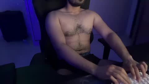 Snapshot of ze_boi chatting on April 2026 09:01:02 PM Ze online show from April 2026 09:01:02 PM