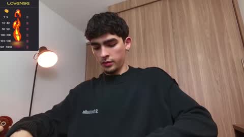 Snapshot of zenn_rush chatting on December 2024 12:15:01 PM Zenn online show from December 2024 12:15:01 PM