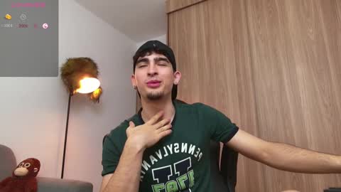 Snapshot of zenn_rush chatting on January 2025 12:35:01 PM Zenn online show from January 2025 12:35:01 PM