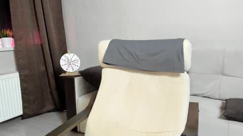 Andrew online show from November 2025 08:43:01 PM