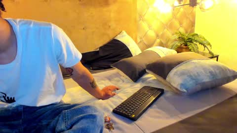 zeus online show from December 2024 06:44:01 PM