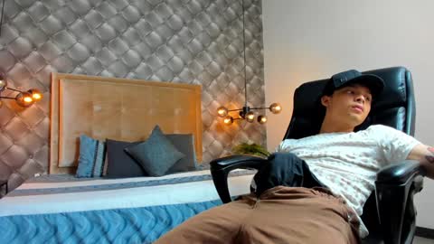 zeus online show from December 2024 06:34:02 PM