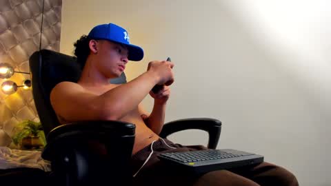 zeus online show from December 2024 09:51:01 PM