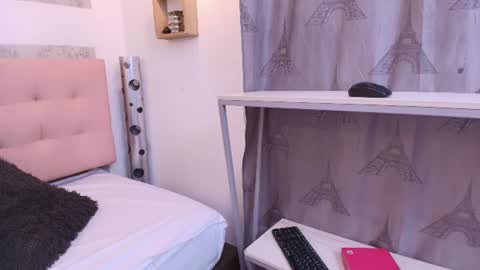 ZHAMIRA  ANDRES online show from June 2026 08:47:01 PM