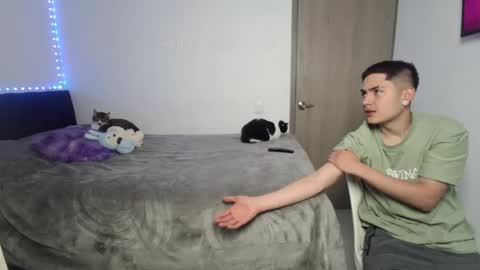 Snapshot of zhara_and_logan chatting on July 2026 12:11:02 PM Zhara and logan online show from July 2026 12:11:02 PM
