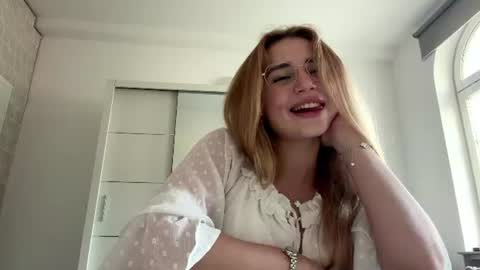 Mia online show from June 2026 06:16:01 PM