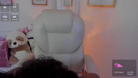 Snapshot of zobe_love chatting on December 2025 05:17:01 PM Zobe Love online show from December 2025 05:17:01 PM