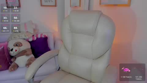 Snapshot of zobe_love chatting on December 2025 06:05:02 PM Zobe Love online show from December 2025 06:05:02 PM