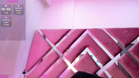 zoe_evaanss_ online show from June 2026 07:15:01 PM
