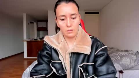 ZOE online show from September 2025 09:20:02 PM