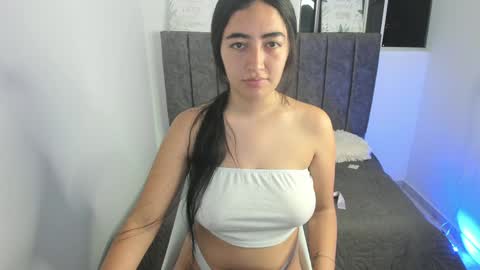 zoe_jones7 online show from December 2024 04:53:02 AM