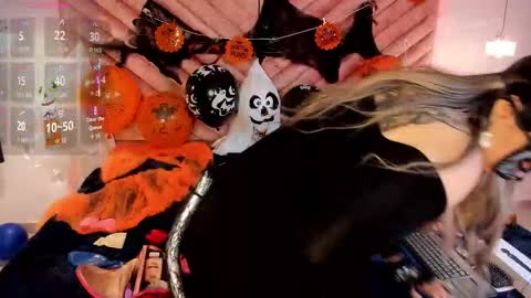 Snapshot of zoe_ll chatting on October 2025 07:30:02 PM SWEET ZOE online show from October 2025 07:30:02 PM