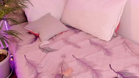 Snapshot of zoe_monn chatting on February 2025 08:23:02 PM Zoe online show from February 2025 08:23:02 PM