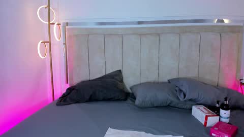 Zoe online show from December 2025 06:48:01 PM