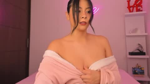 zoecams online show from May 2026 06:35:02 PM
