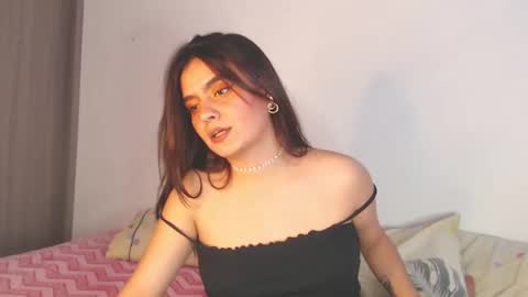 Snapshot of zoee_t chatting on October 2025 09:24:01 PM Zoee online show from October 2025 09:24:01 PM