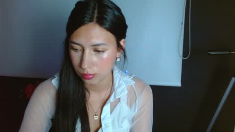 Snapshot of zoegp chatting on December 2024 07:09:01 AM Laura online show from December 2024 07:09:01 AM