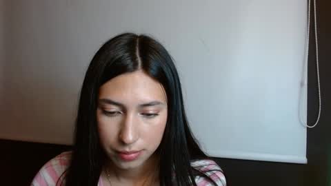 Snapshot of zoegp chatting on December 2024 11:31:01 PM Laura online show from December 2024 11:31:01 PM