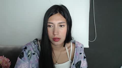 Snapshot of zoegp chatting on January 2025 02:28:02 PM Laura online show from January 2025 02:28:02 PM